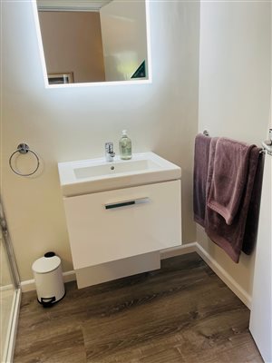 sink mirror towels showerroom